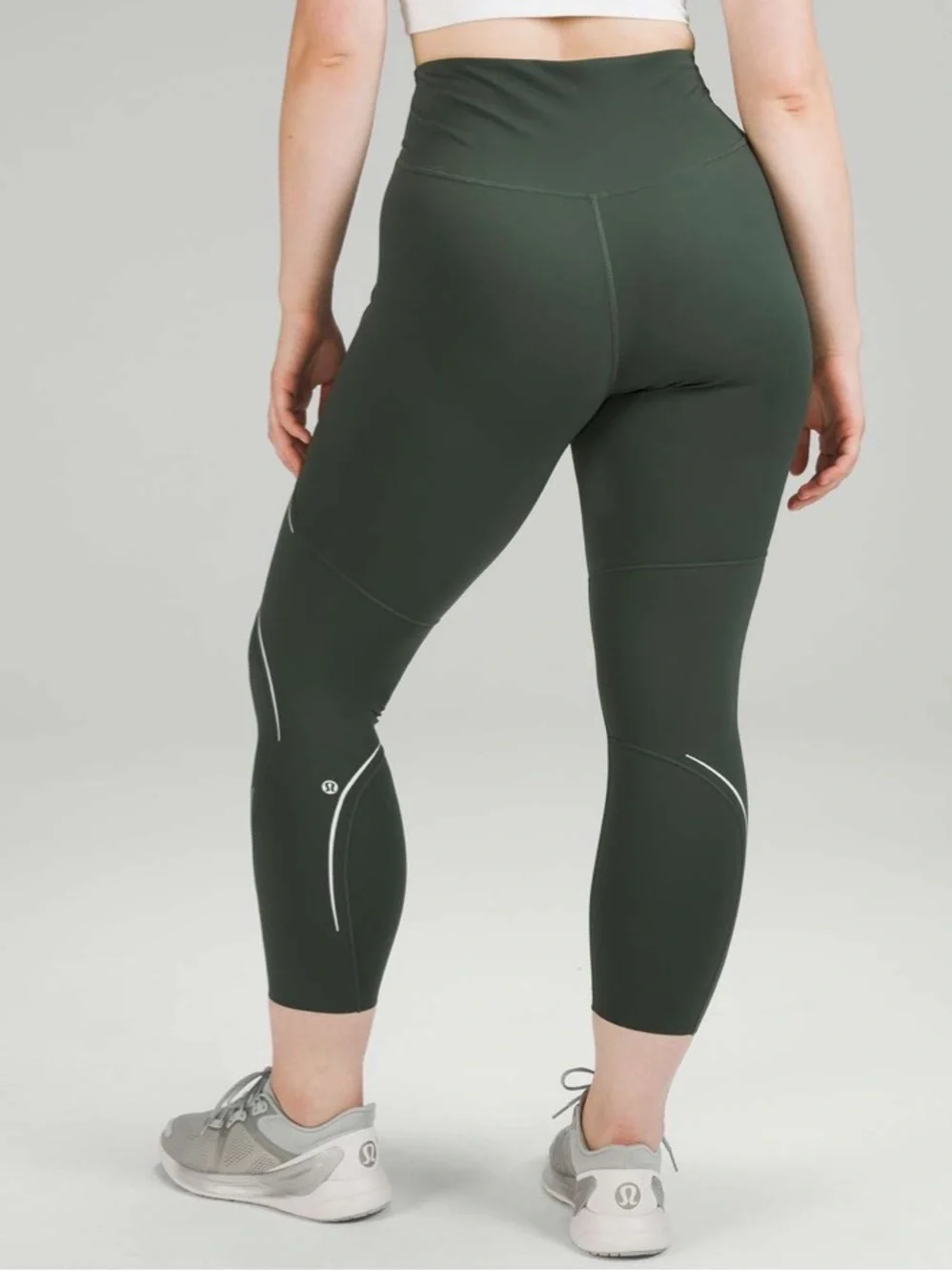 EUC Lululemon Matching Smoked Spruce Set. Size Top 8/Bottom 6